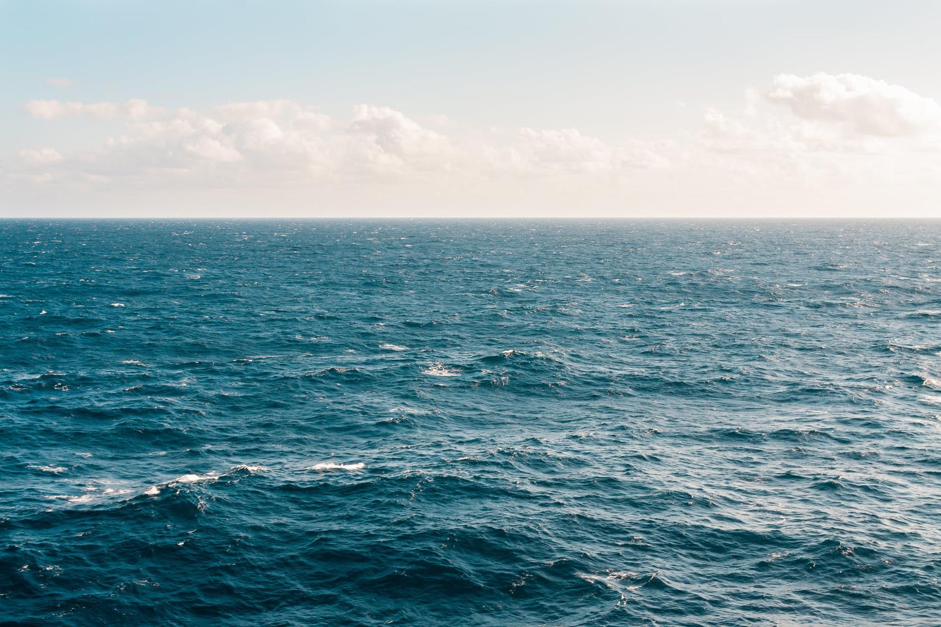 Paneles solares flotantes: descubre sus 3 grandes ventajas