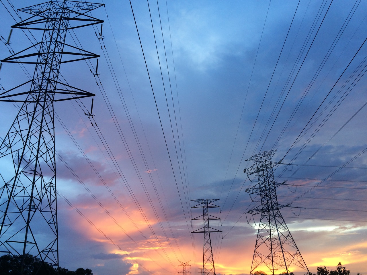 ¿Por qué sube el precio de la luz? - Ingeniería Solvent