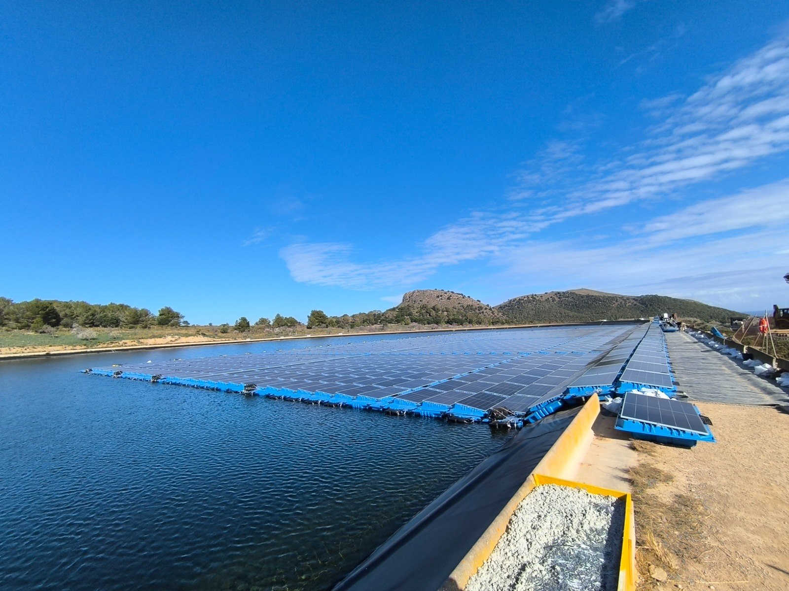 Servicios instalaciones solares flotantes garantias