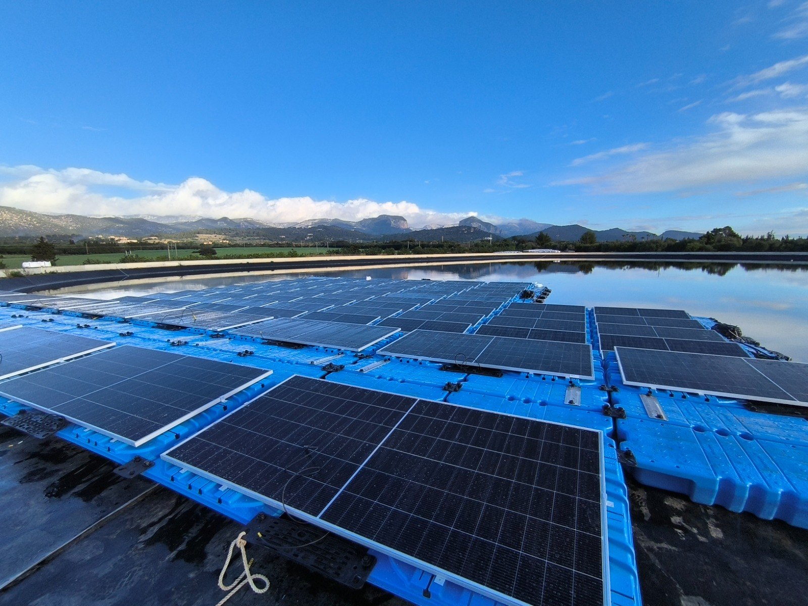 Servicios instalaciones solares flotantes portada