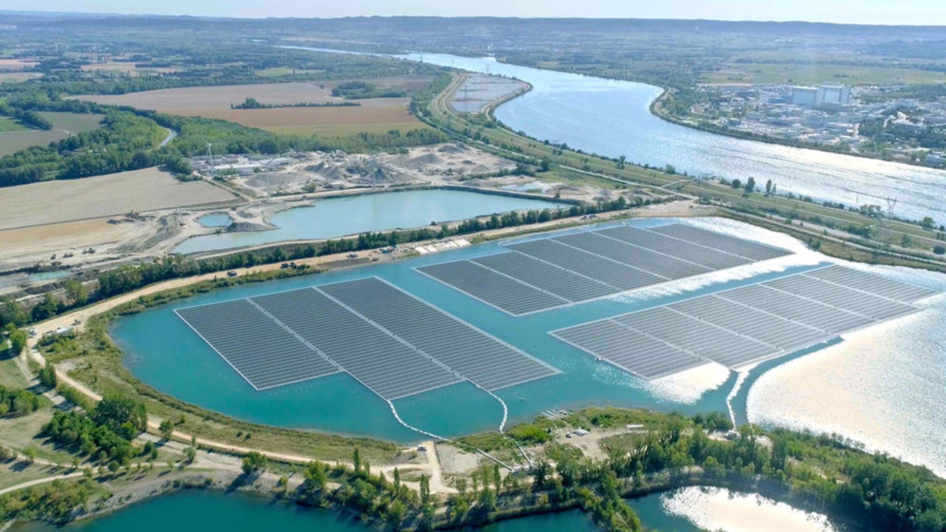 Energía solar flotante: la solución que Marruecos impulsa para ahorrar agua y producir electricidad limpia